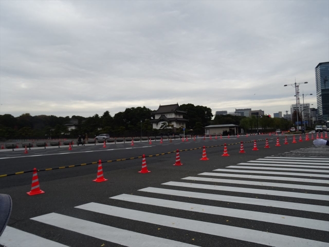 [15/12/08]内堀通りを桜田門へ